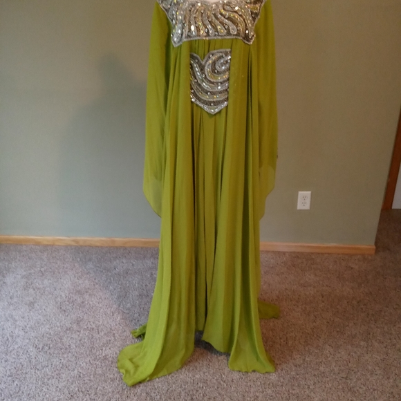 Dresses & Skirts - Gorgeous Fancy Chiffon Dubai Gown Dress